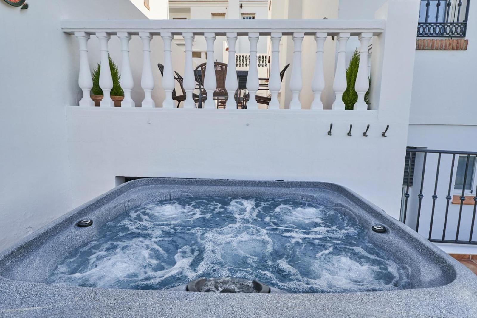 Villa Pura - Private Jacuzzi & Heated Pool Nerja Exterior photo